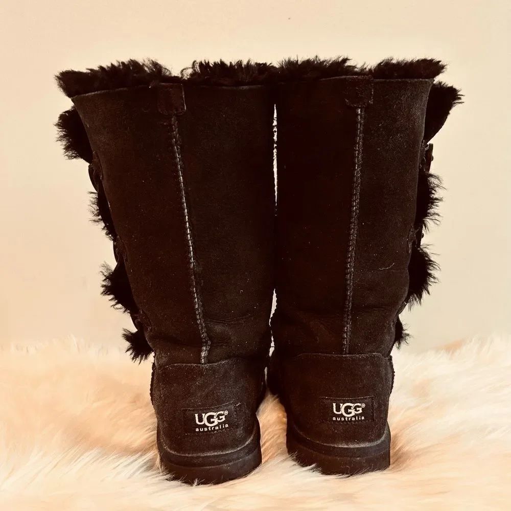 UGG Tall Bailey Button Cozy Warm Black Leather & Sheepskin Bestseller Boots! 🔥